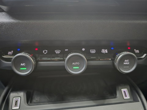 Citroën Ë-C4 You 50 kWh Pano HUD PDC Leder Navi Camera LM SOH 90% 18"LM