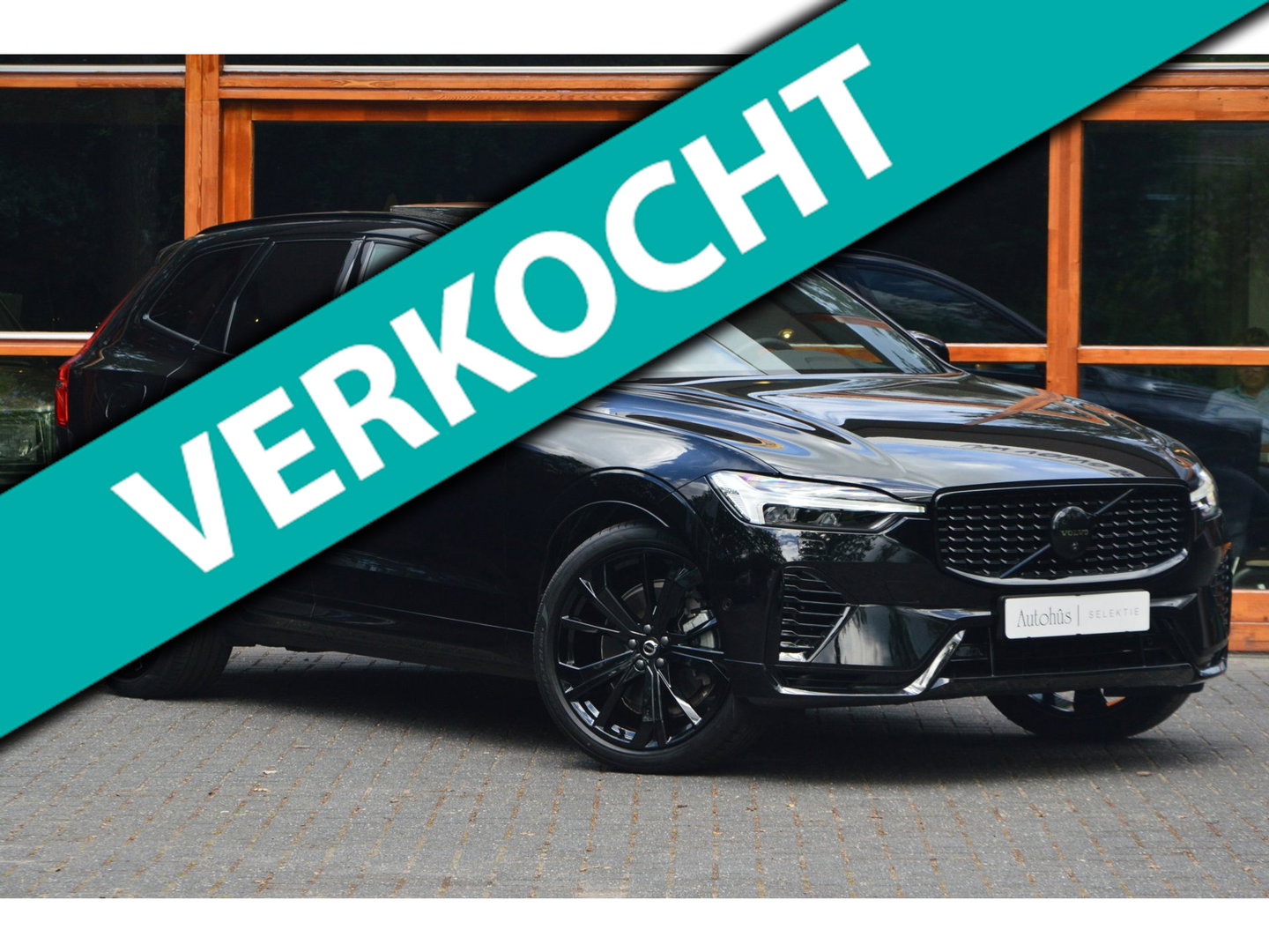 Volvo XC60 T8 Hybrid AWD Ultra Black Edition | Luchtvering | Massage | Ventilatie stoelen | 360° Camera | Head-Up | Trekhaak |