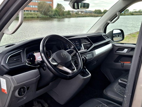Volkswagen Transporter 2.0 TDI L2H1 Bulli | ADAPTIEF | TREKHAAK | LED | LEDER | LMV |