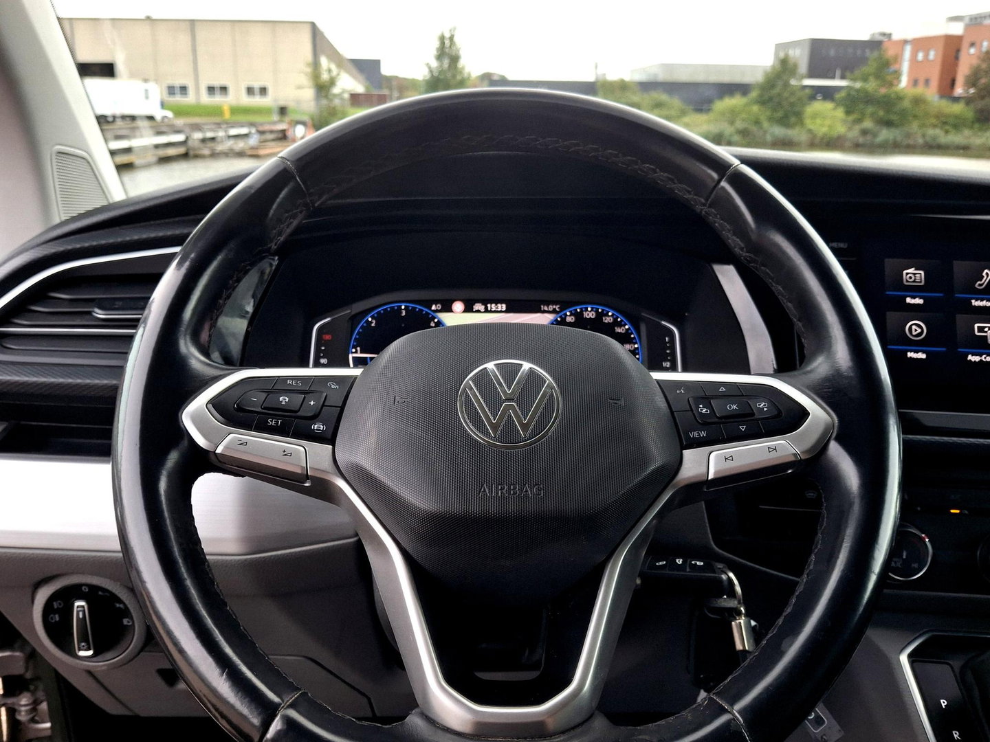 Volkswagen Transporter 2.0 TDI L2H1 Bulli | ADAPTIEF | TREKHAAK | LED | LEDER | LMV |