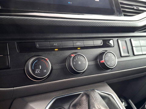 Volkswagen Transporter 2.0 TDI L2H1 Bulli | ADAPTIEF | TREKHAAK | LED | LEDER | LMV |