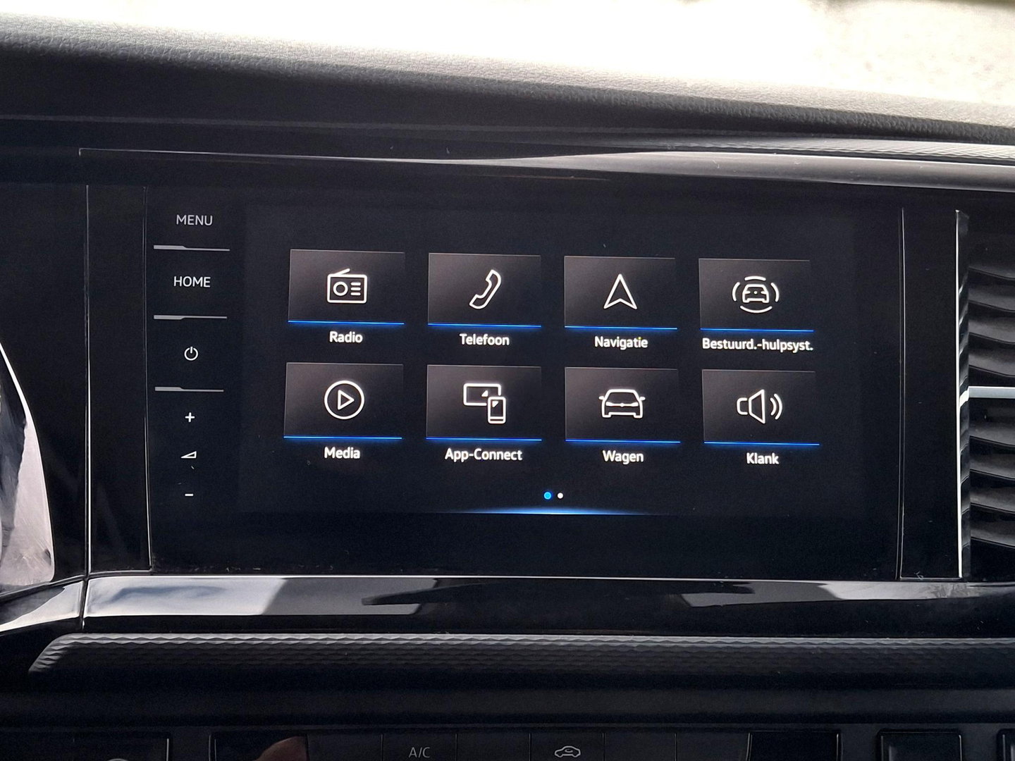 Volkswagen Transporter 2.0 TDI L2H1 Bulli | ADAPTIEF | TREKHAAK | LED | LEDER | LMV |