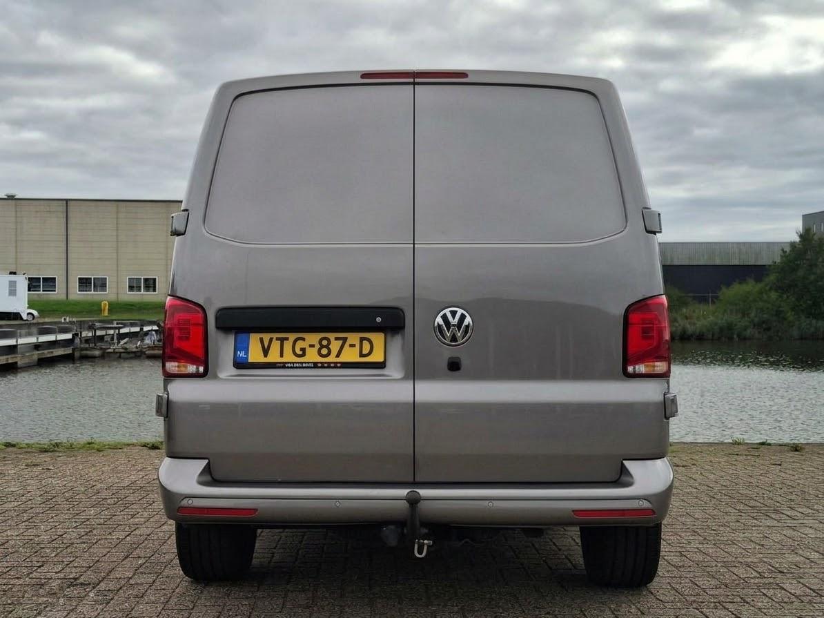 Volkswagen Transporter 2.0 TDI L2H1 Bulli | ADAPTIEF | TREKHAAK | LED | LEDER | LMV |