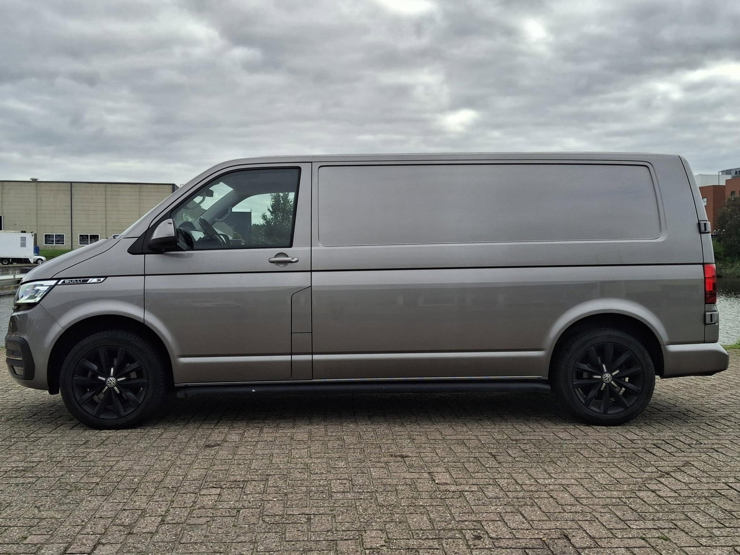 Volkswagen Transporter 2.0 TDI L2H1 Bulli | ADAPTIEF | TREKHAAK | LED | LEDER | LMV |