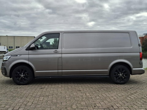 Volkswagen Transporter 2.0 TDI L2H1 Bulli | ADAPTIEF | TREKHAAK | LED | LEDER | LMV |