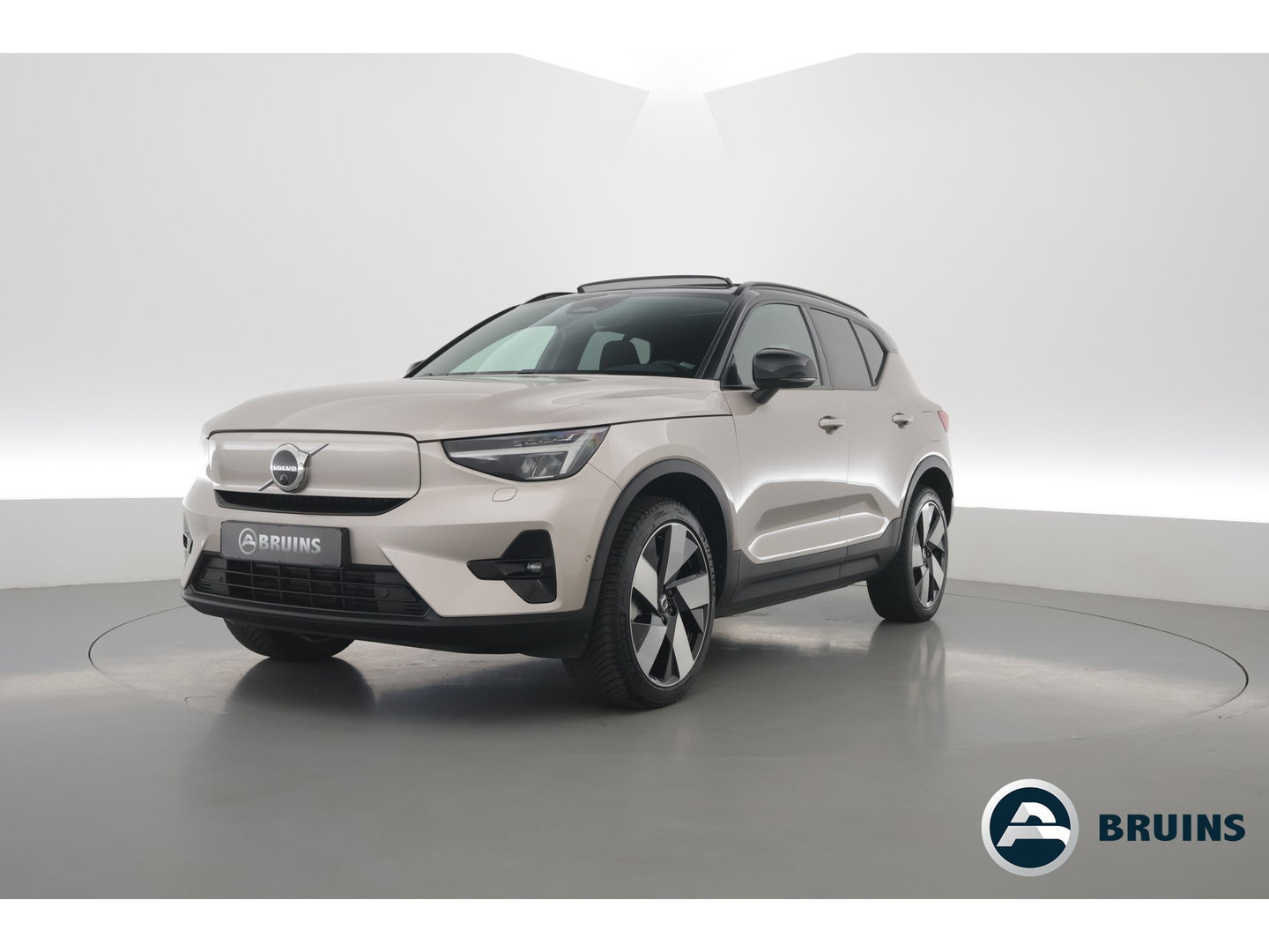 Volvo XC40 Recharge Twin 408PK Ultimate |SoH 95%| Pano-dak | Trekhaak | 360 camera |Stoel + stuurverw. | Warmtepomp |