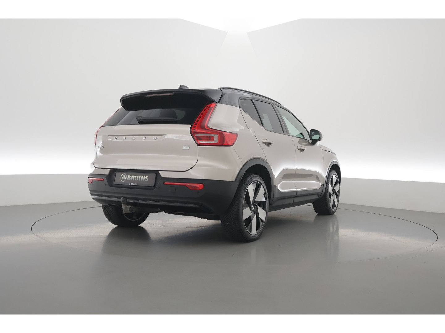 Volvo XC40 Recharge Twin 408PK Ultimate |SoH 95%| Pano-dak | Trekhaak | 360 camera |Stoel + stuurverw. | Warmtepomp |