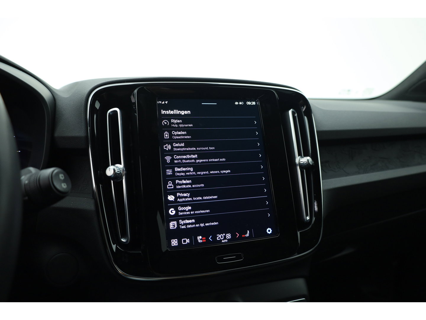 Volvo XC40 Recharge Twin 408PK Ultimate |SoH 95%| Pano-dak | Trekhaak | 360 camera |Stoel + stuurverw. | Warmtepomp |