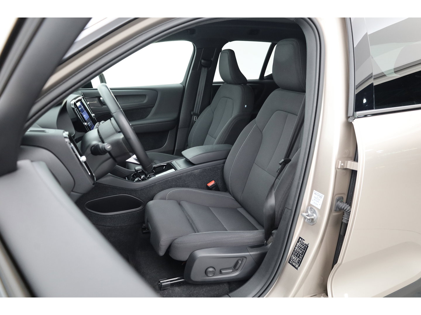 Volvo XC40 Recharge Twin 408PK Ultimate |SoH 95%| Pano-dak | Trekhaak | 360 camera |Stoel + stuurverw. | Warmtepomp |