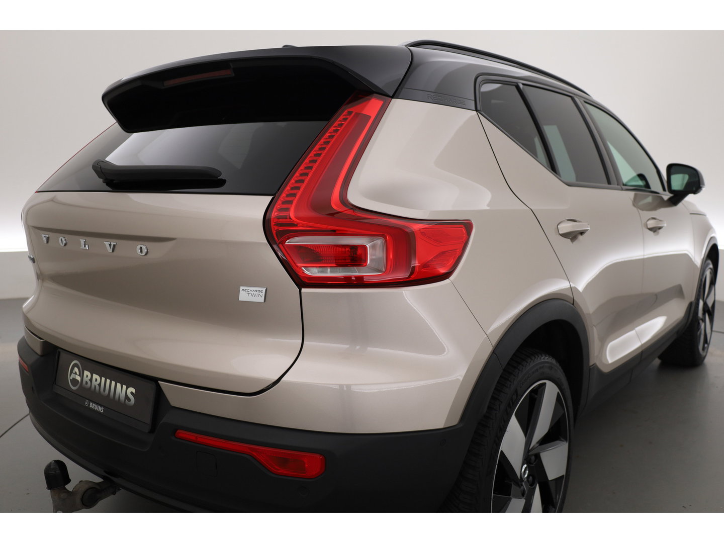 Volvo XC40 Recharge Twin 408PK Ultimate |SoH 95%| Pano-dak | Trekhaak | 360 camera |Stoel + stuurverw. | Warmtepomp |