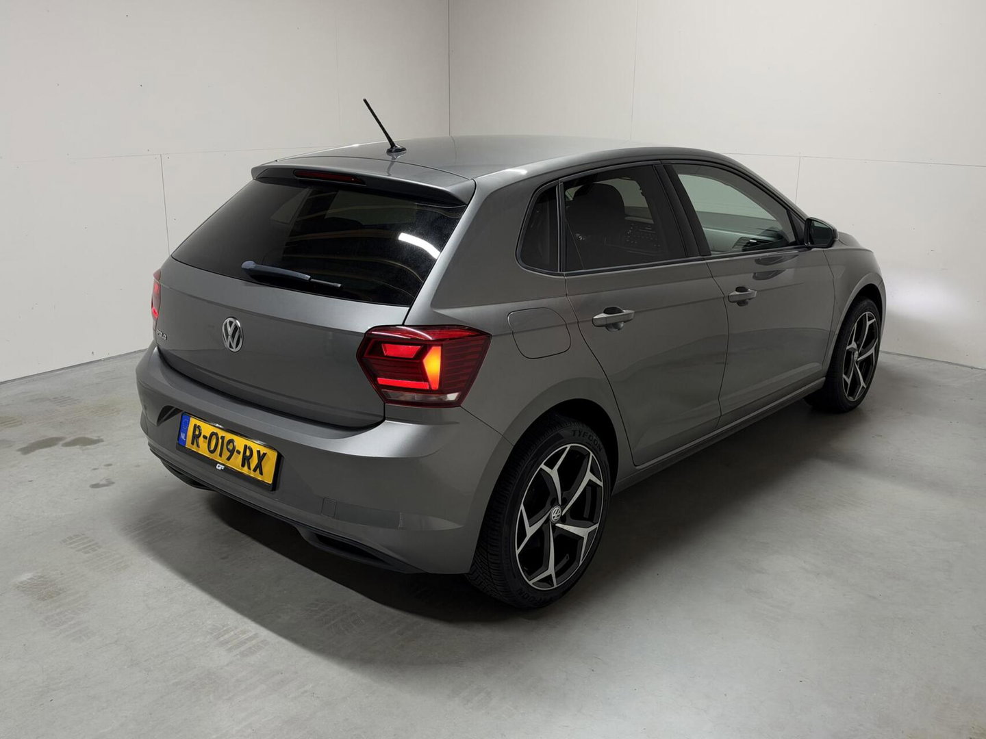 Volkswagen Polo 1.0 TSI 17” R-Line DSG CarPlay Stoelverwarming
