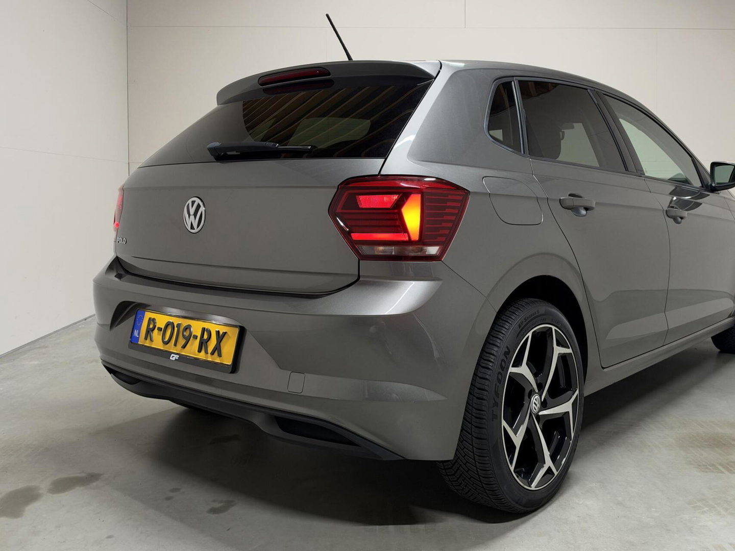 Volkswagen Polo 1.0 TSI 17” R-Line DSG CarPlay Stoelverwarming