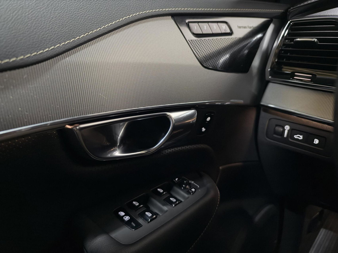 Volvo XC90 2.0 T8 Recharge AWD R-Design Polestar Pano H/K Luchtvering