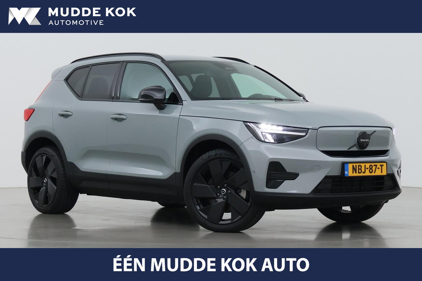 Volvo EX40 Twin Motor Plus Black Edition 82 kWh | 409 PK! | AWD | 360° Camera | Harman/Kardon | Stoel+Stuurverwarming | ACC