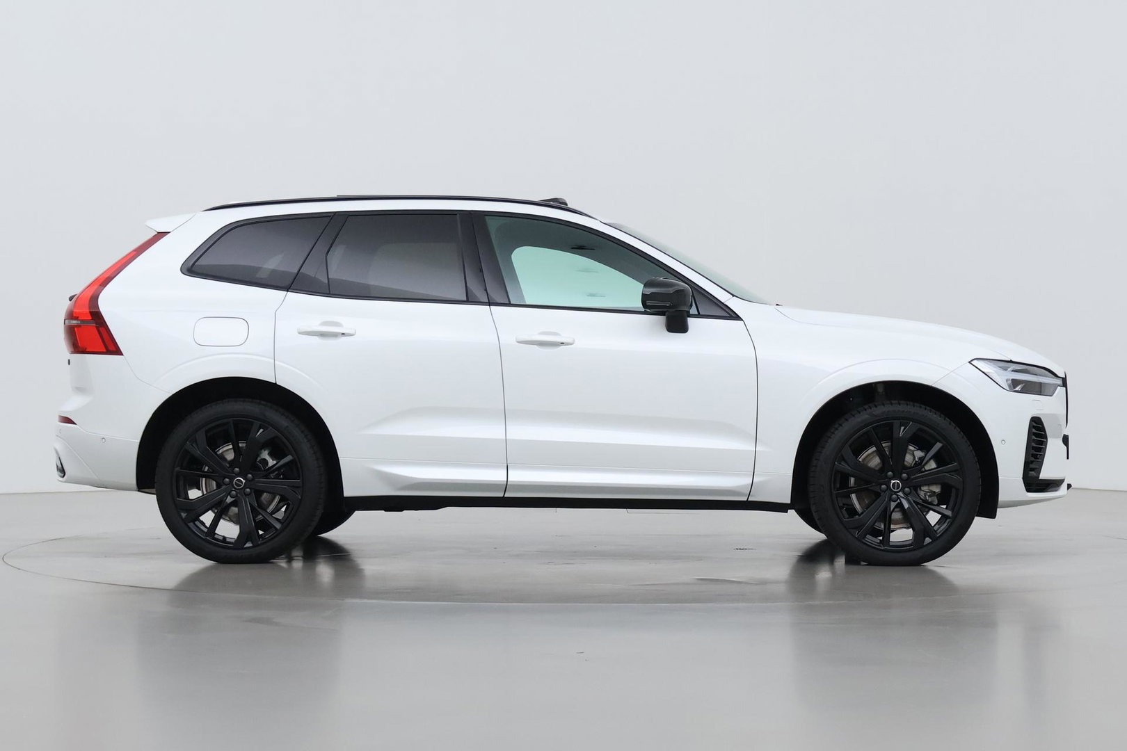 Volvo XC60 T6 Plus Black Edition | Harman/Kardon | Pilot Assist | Panoramadak | 360° Camera | Head-Up | Stoel+Stuurverwarming | 21 Inch