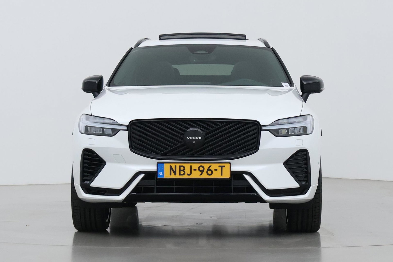 Volvo XC60 T6 Plus Black Edition | Harman/Kardon | Pilot Assist | Panoramadak | 360° Camera | Head-Up | Stoel+Stuurverwarming | 21 Inch