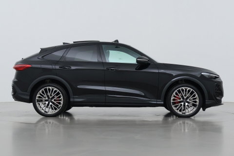 Audi Q5 Sportback Quattro S edition Competition | B&O | Passenger Display | Trekhaak | Luchtvering | Panoramadak | 360° Camera | 21 Inch | ACC