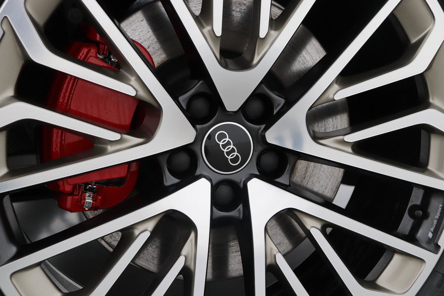 Audi Q5 Sportback Quattro S edition Competition | B&O | Passenger Display | Trekhaak | Luchtvering | Panoramadak | 360° Camera | 21 Inch | ACC