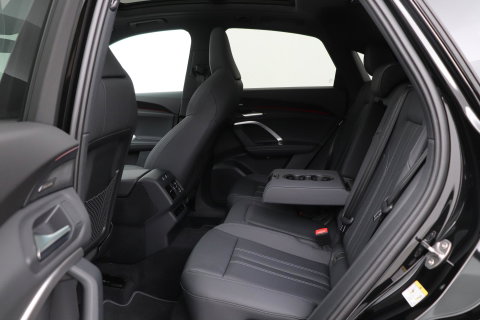 Audi Q5 Sportback Quattro S edition Competition | B&O | Passenger Display | Trekhaak | Luchtvering | Panoramadak | 360° Camera | 21 Inch | ACC