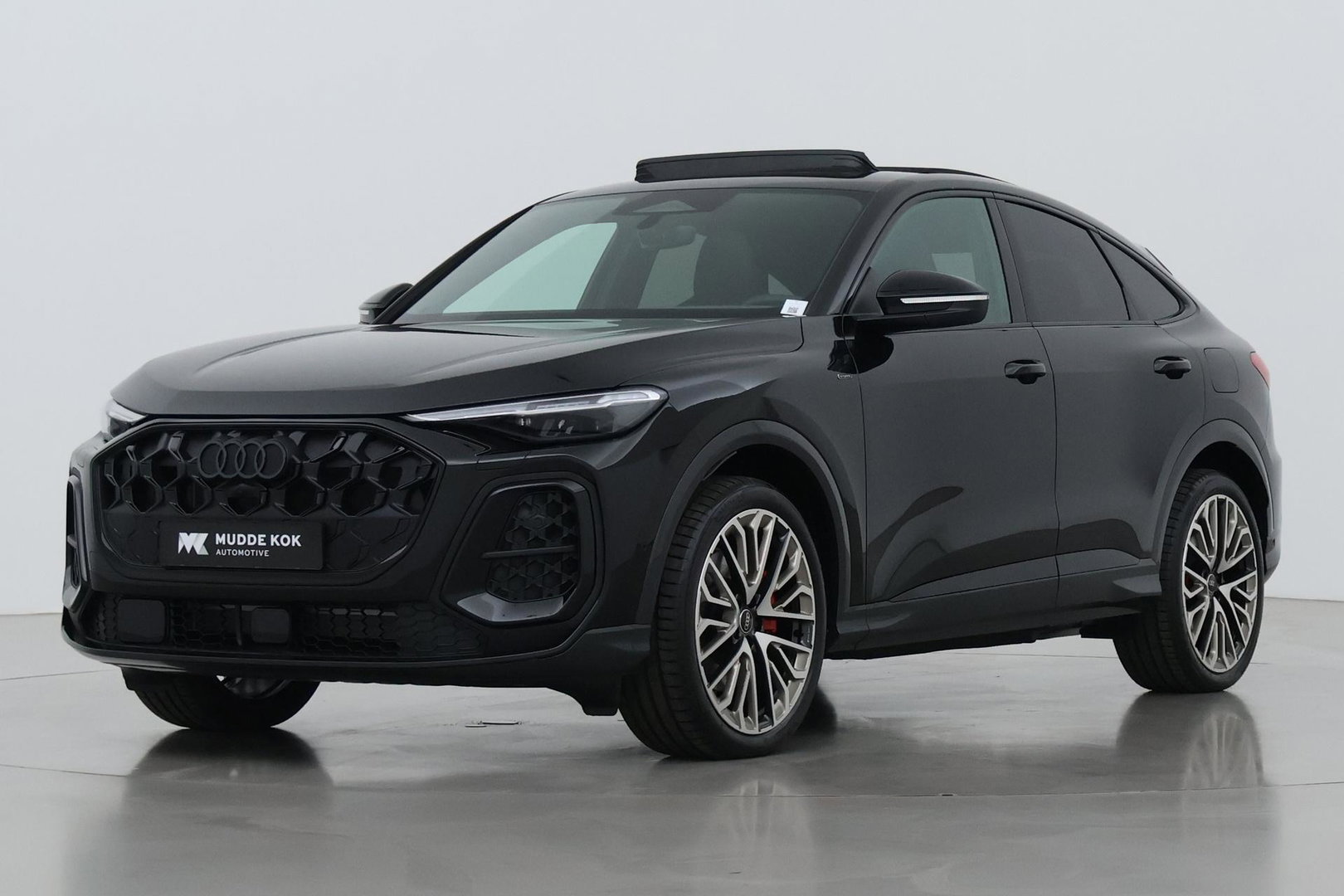 Audi Q5 Sportback Quattro S edition Competition | B&O | Passenger Display | Trekhaak | Luchtvering | Panoramadak | 360° Camera | 21 Inch | ACC