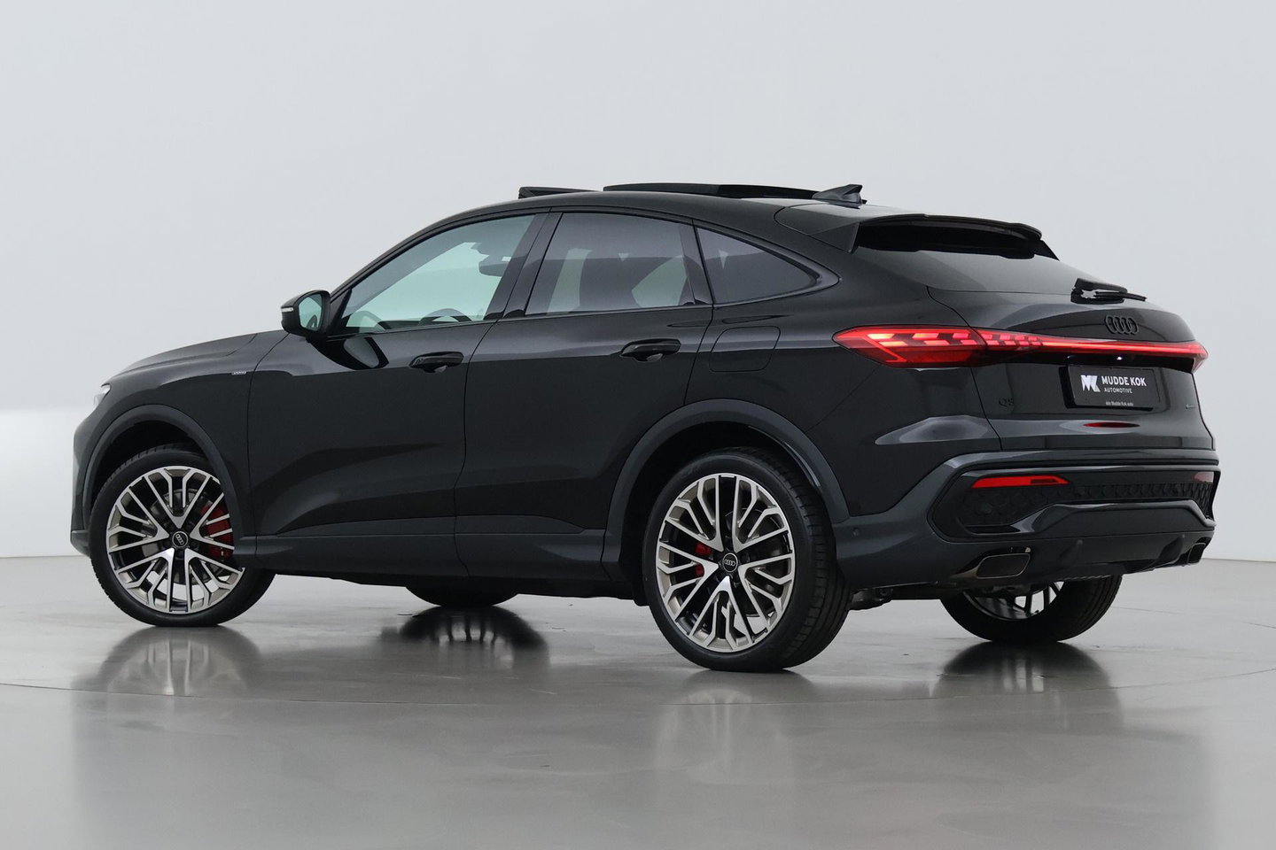Audi Q5 Sportback Quattro S edition Competition | B&O | Passenger Display | Trekhaak | Luchtvering | Panoramadak | 360° Camera | 21 Inch | ACC