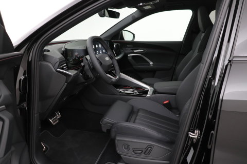 Audi Q5 Sportback Quattro S edition Competition | B&O | Passenger Display | Trekhaak | Luchtvering | Panoramadak | 360° Camera | 21 Inch | ACC