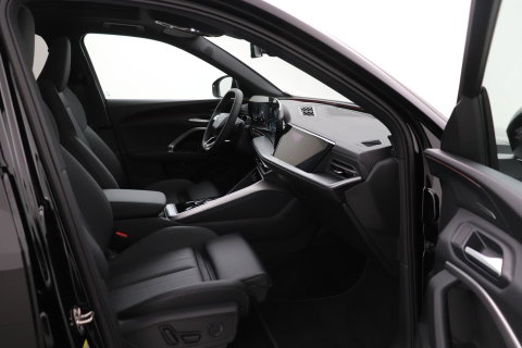 Audi Q5 Sportback Quattro S edition Competition | B&O | Passenger Display | Trekhaak | Luchtvering | Panoramadak | 360° Camera | 21 Inch | ACC