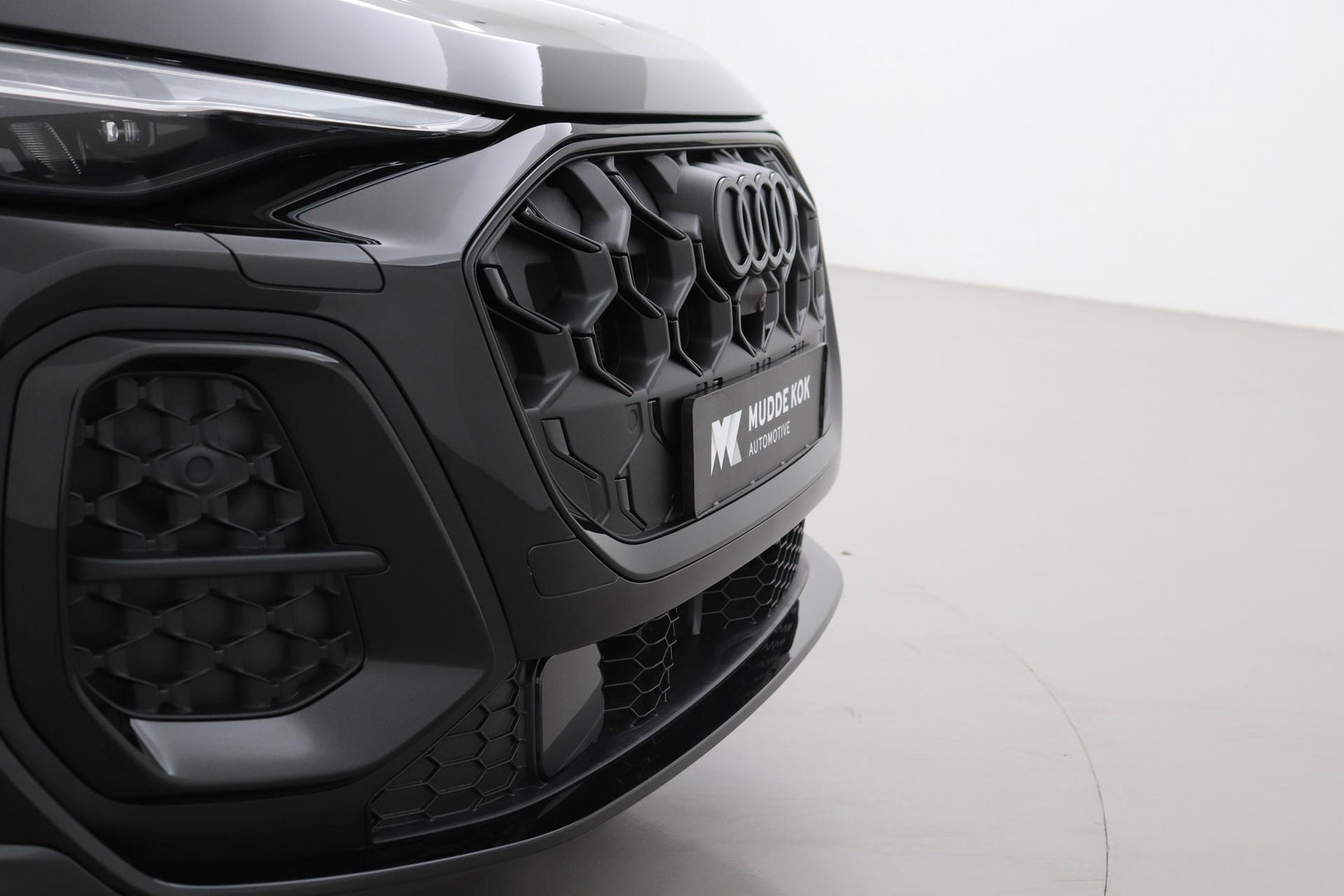 Audi Q5 Sportback Quattro S edition Competition | B&O | Passenger Display | Trekhaak | Luchtvering | Panoramadak | 360° Camera | 21 Inch | ACC