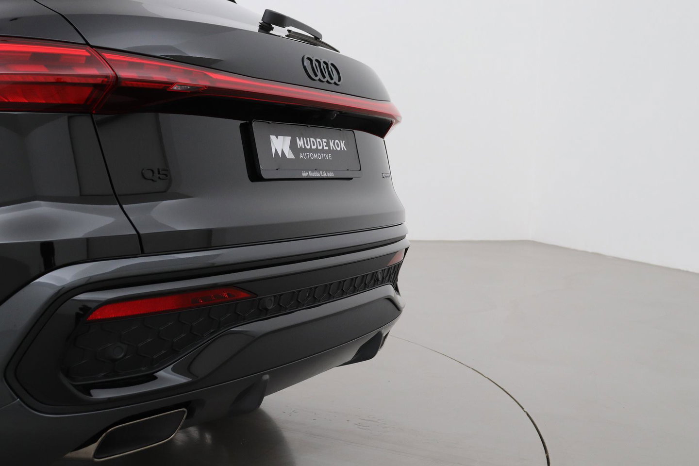Audi Q5 Sportback Quattro S edition Competition | B&O | Passenger Display | Trekhaak | Luchtvering | Panoramadak | 360° Camera | 21 Inch | ACC