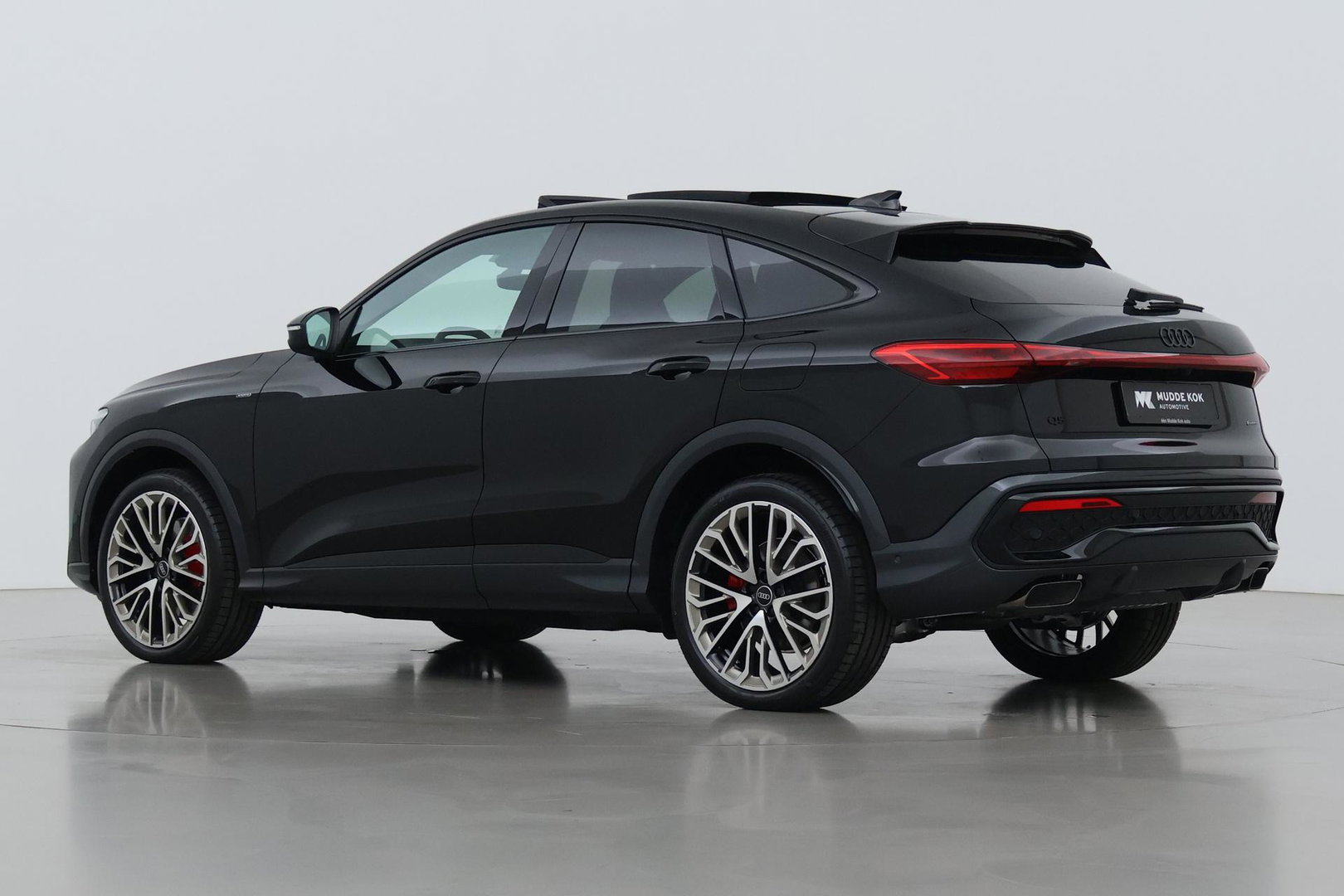 Audi Q5 Sportback Quattro S edition Competition | B&O | Passenger Display | Trekhaak | Luchtvering | Panoramadak | 360° Camera | 21 Inch | ACC