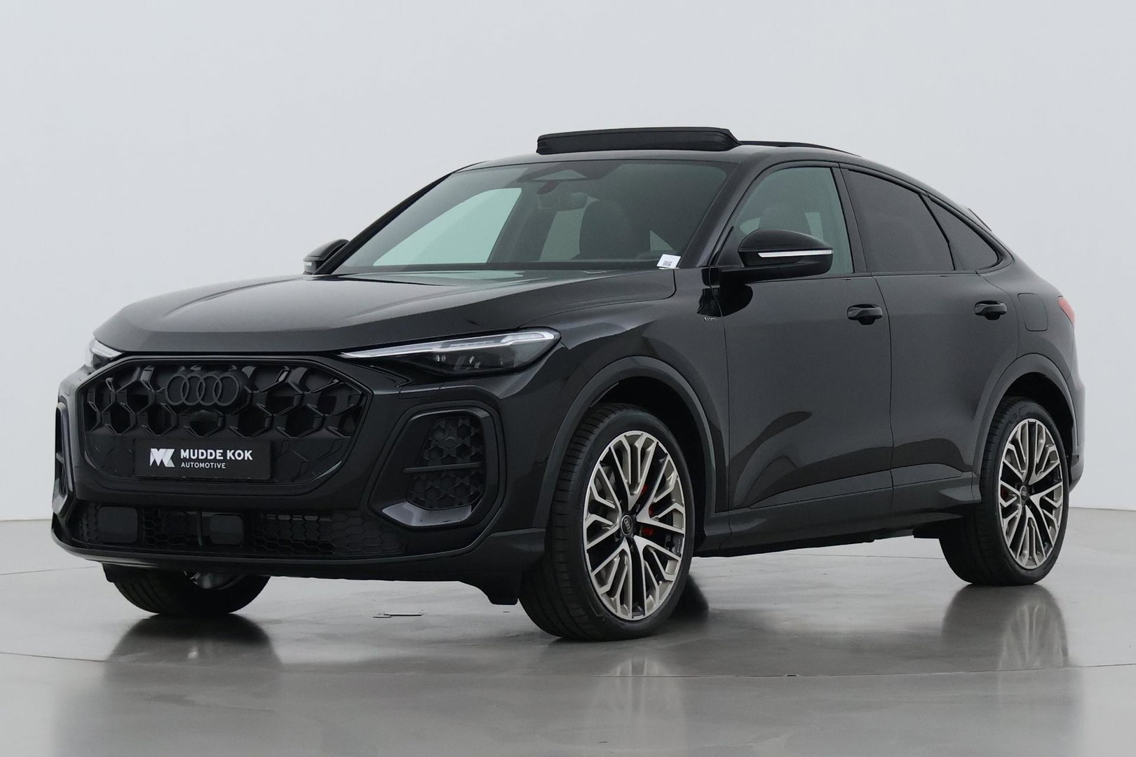 Audi Q5 Sportback Quattro S edition Competition | B&O | Passenger Display | Trekhaak | Luchtvering | Panoramadak | 360° Camera | 21 Inch | ACC