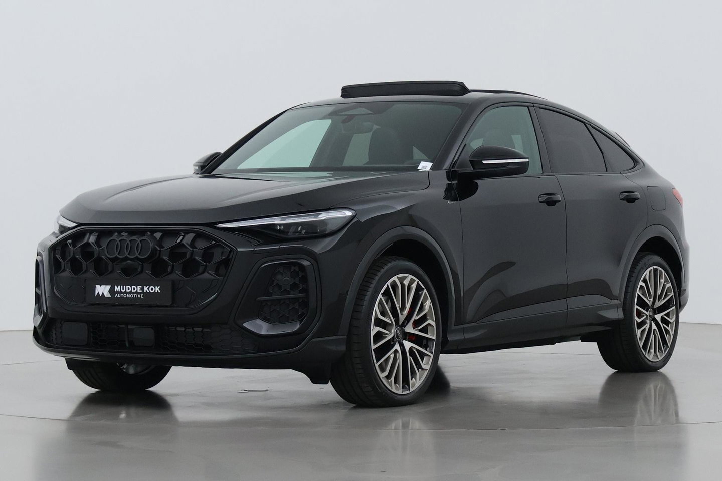 Audi Q5 Sportback Quattro S edition Competition | B&O | Passenger Display | Trekhaak | Luchtvering | Panoramadak | 360° Camera | 21 Inch | ACC