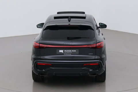 Audi Q5 Sportback Quattro S edition Competition | B&O | Passenger Display | Trekhaak | Luchtvering | Panoramadak | 360° Camera | 21 Inch | ACC