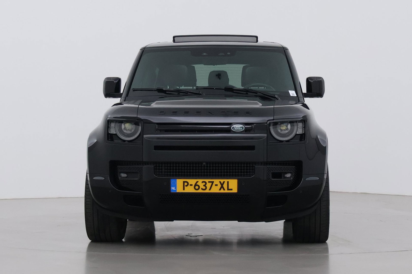 Land Rover Defender 90 D300 X | BTW | 23 Inch | Canvas Vouwdak | ClearSight | Trekhaak | Head-Up | Koelbox | Meridian Surround