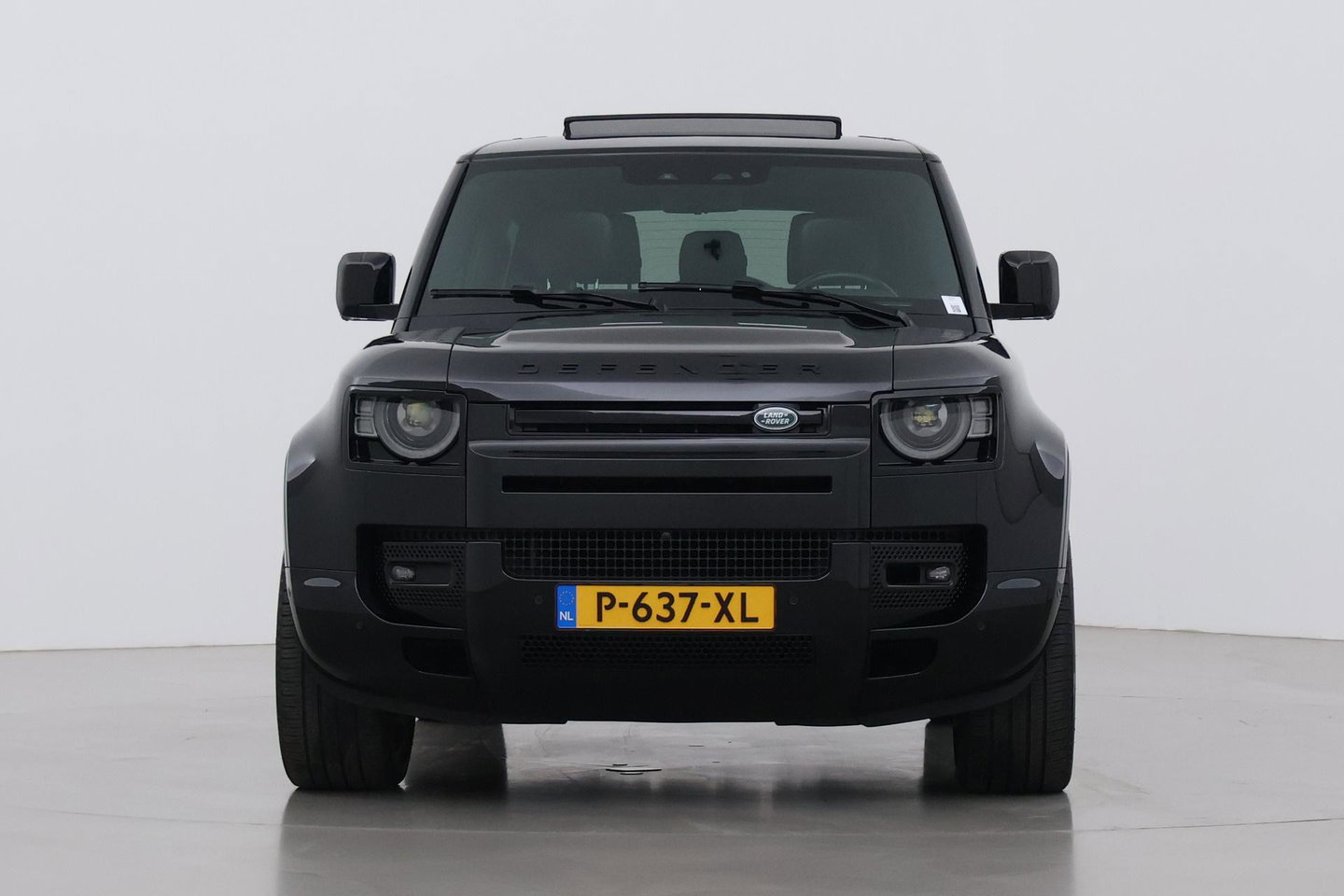 Land Rover Defender 90 D300 X | BTW | 23 Inch | Canvas Vouwdak | ClearSight | Trekhaak | Head-Up | Koelbox | Meridian Surround