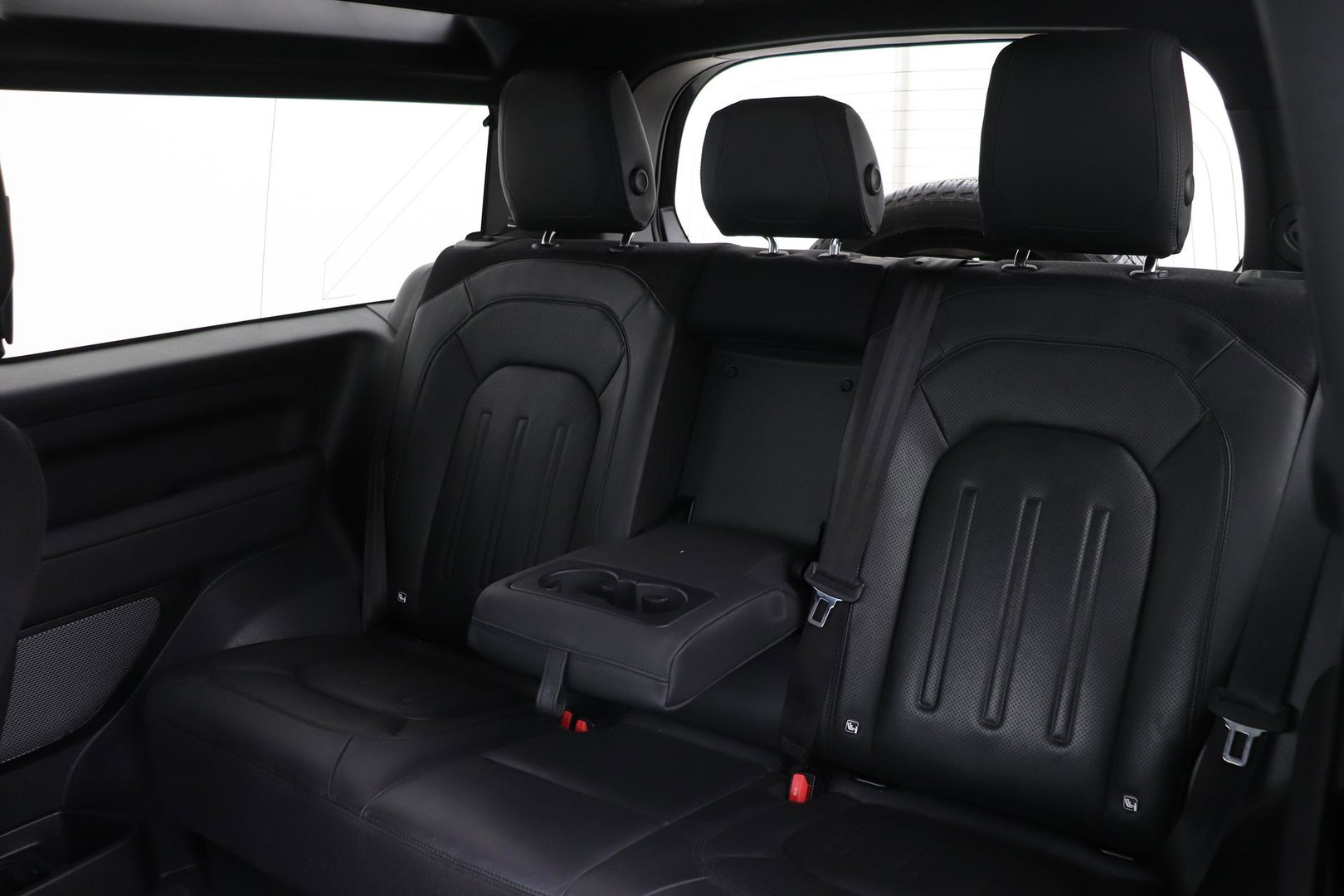 Land Rover Defender 90 D300 X | BTW | 23 Inch | Canvas Vouwdak | ClearSight | Trekhaak | Head-Up | Koelbox | Meridian Surround