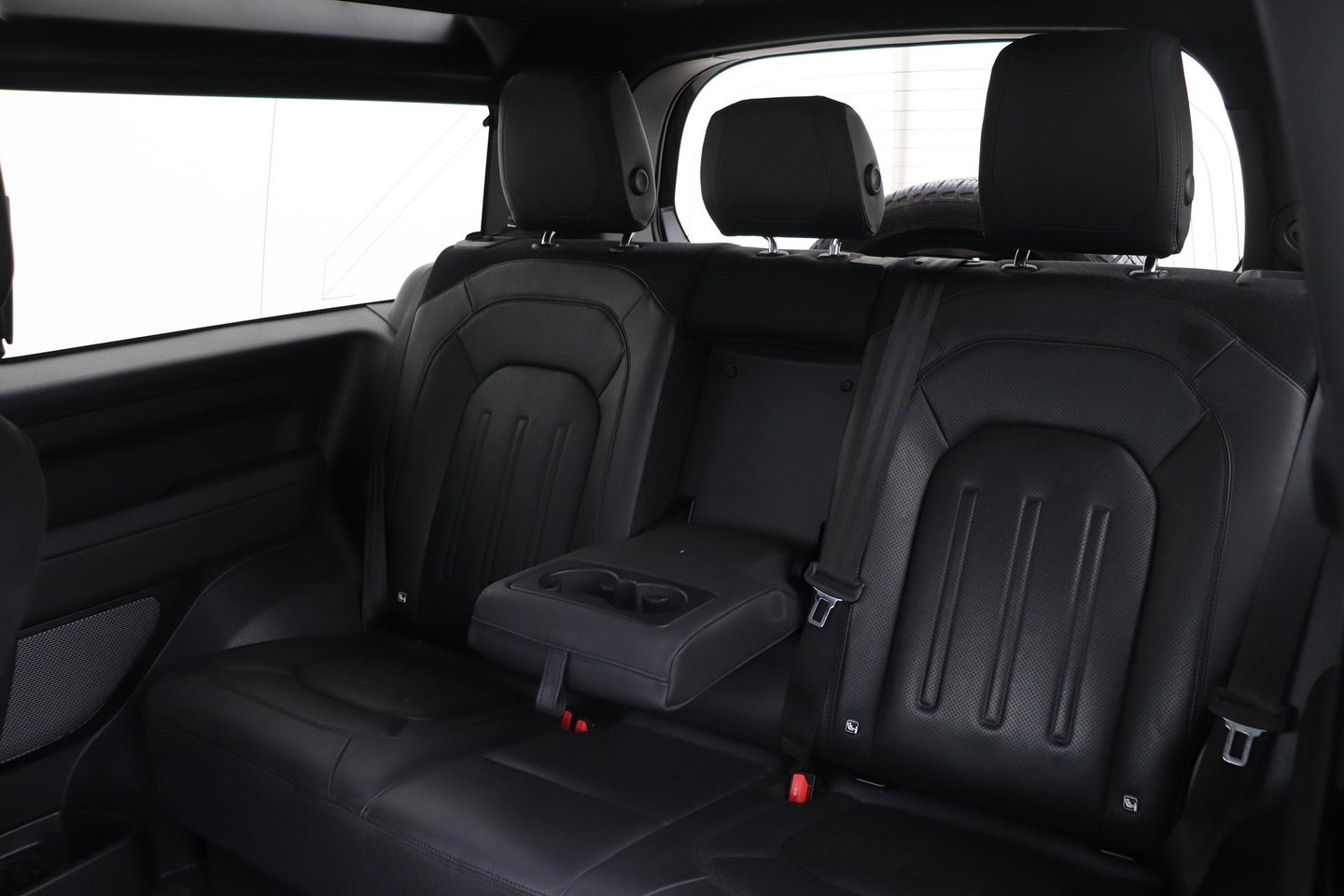 Land Rover Defender 90 D300 X | BTW | 23 Inch | Canvas Vouwdak | ClearSight | Trekhaak | Head-Up | Koelbox | Meridian Surround