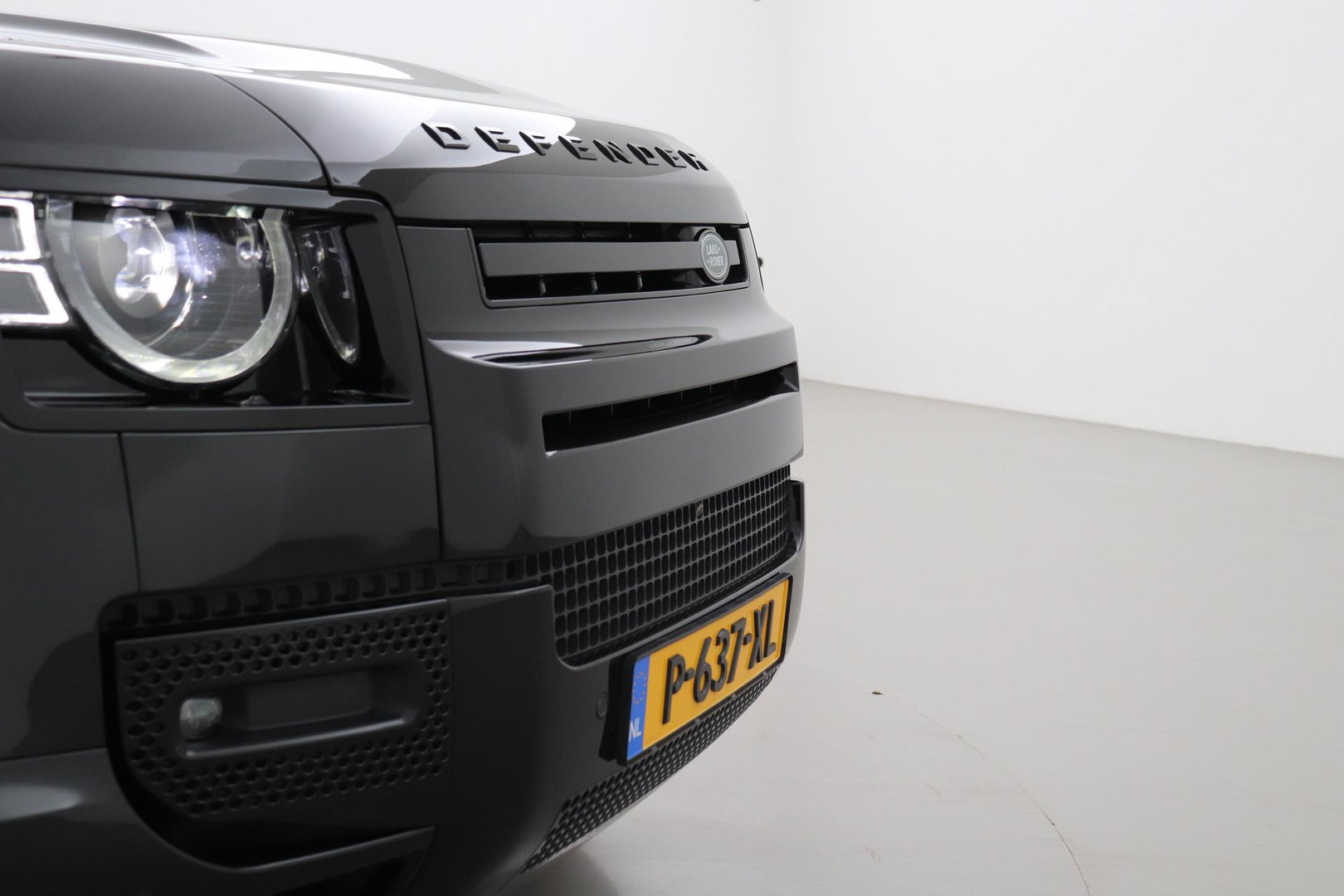 Land Rover Defender 90 D300 X | BTW | 23 Inch | Canvas Vouwdak | ClearSight | Trekhaak | Head-Up | Koelbox | Meridian Surround