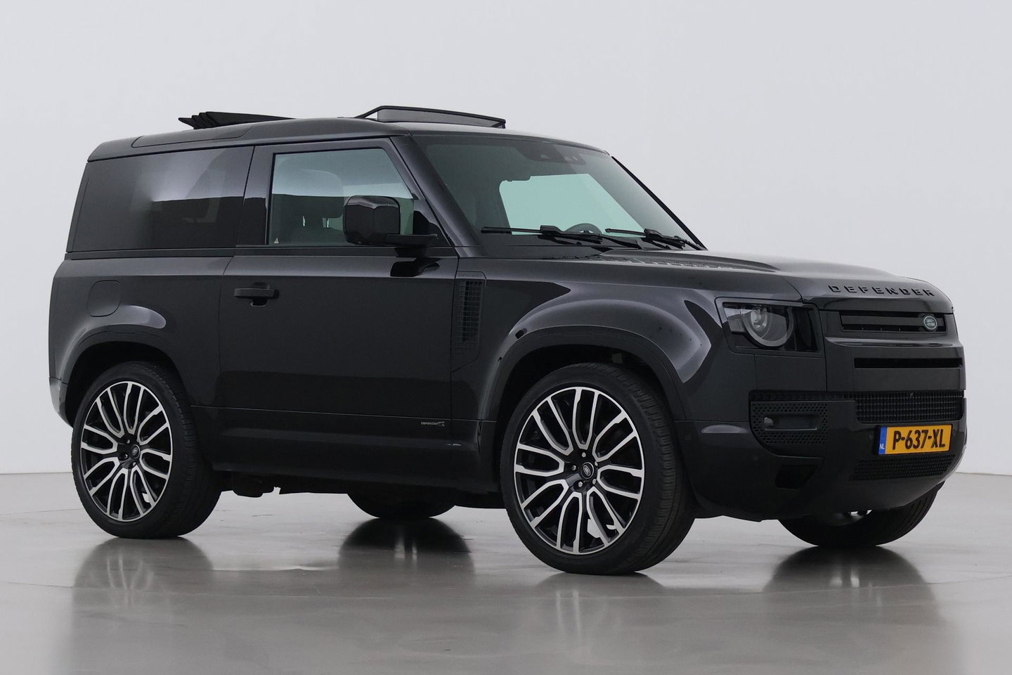 Land Rover Defender 90 D300 X | BTW | 23 Inch | Canvas Vouwdak | ClearSight | Trekhaak | Head-Up | Koelbox | Meridian Surround