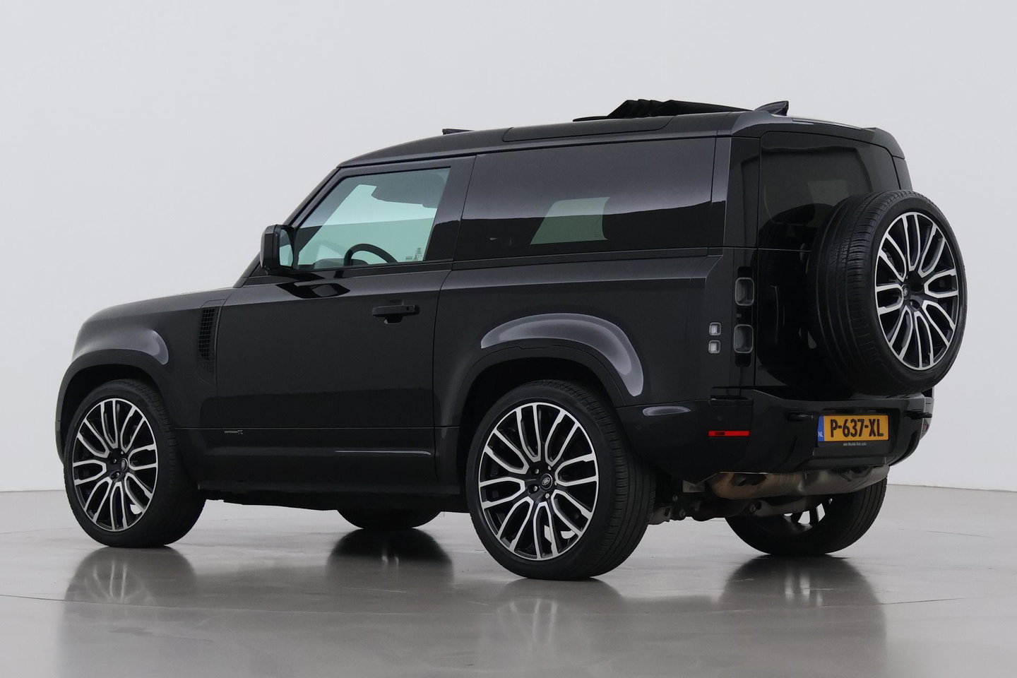 Land Rover Defender 90 D300 X | BTW | 23 Inch | Canvas Vouwdak | ClearSight | Trekhaak | Head-Up | Koelbox | Meridian Surround