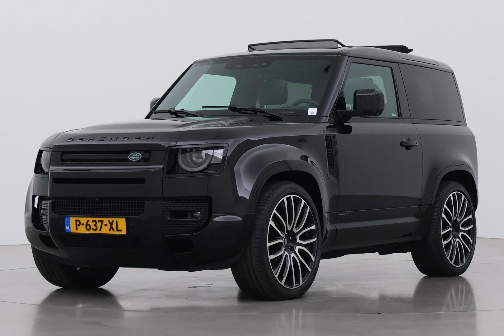 Land Rover Defender 90 D300 X | BTW | 23 Inch | Canvas Vouwdak | ClearSight | Trekhaak | Head-Up | Koelbox | Meridian Surround