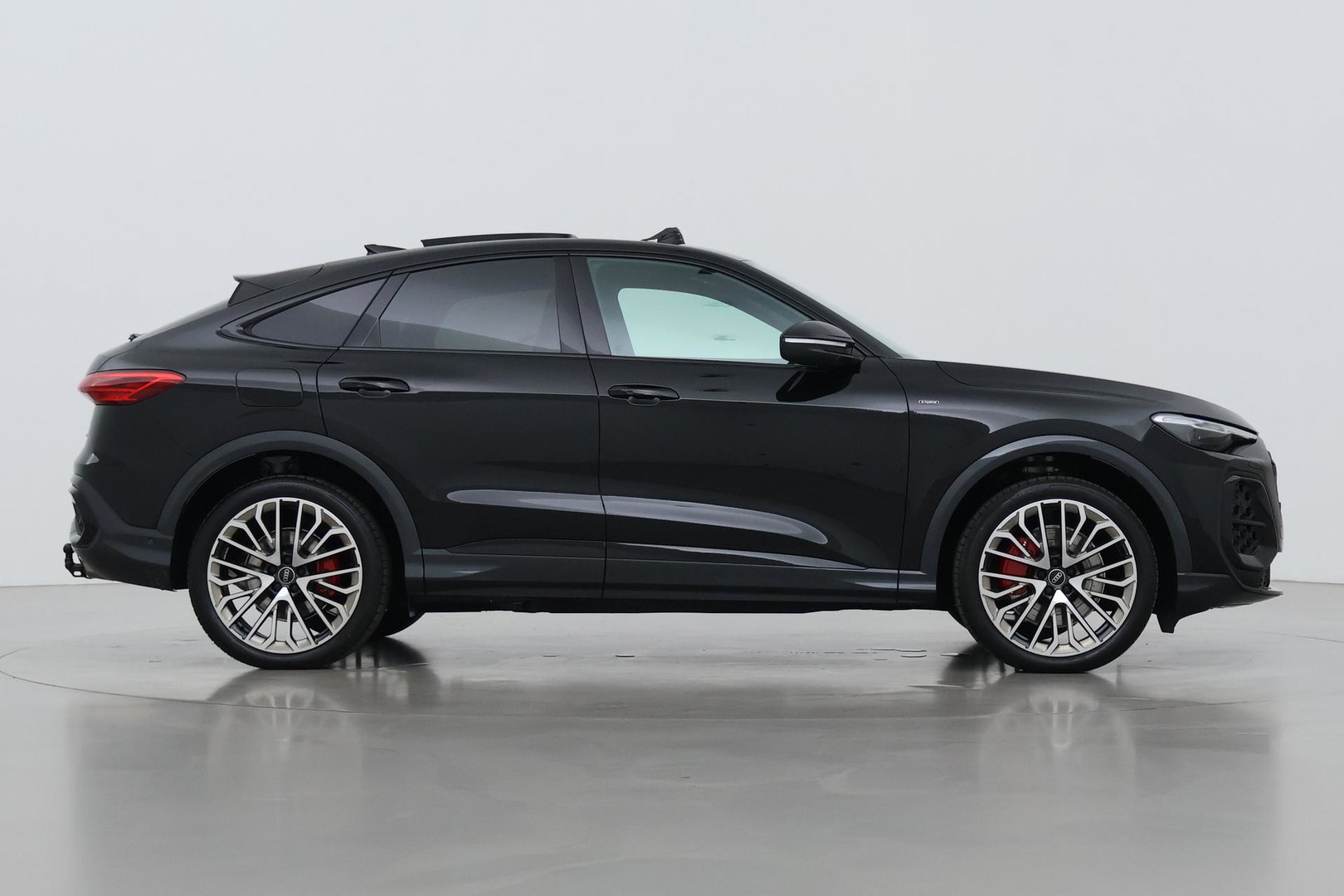 Audi Q5 Sportback Quattro S edition Competition | B&O | Passenger Display | Trekhaak | Luchtvering | Panoramadak | 360° Camera | 21 Inch | ACC