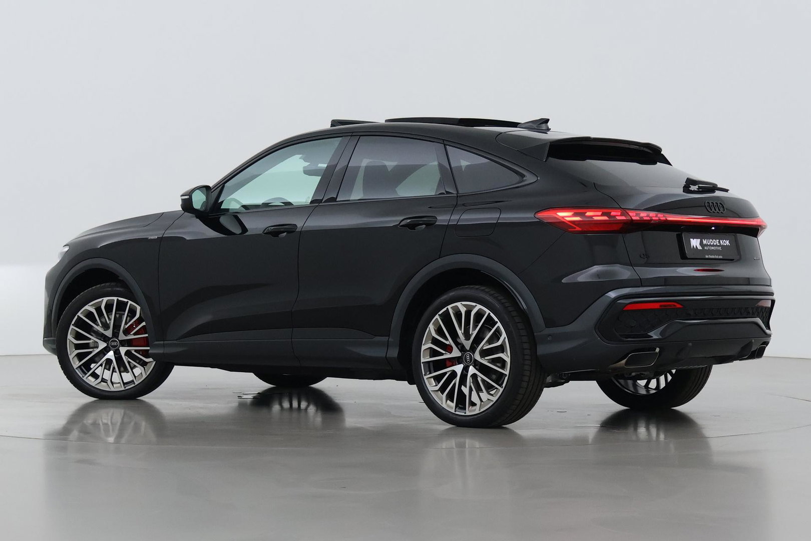Audi Q5 Sportback Quattro S edition Competition | B&O | Passenger Display | Trekhaak | Luchtvering | Panoramadak | 360° Camera | 21 Inch | ACC