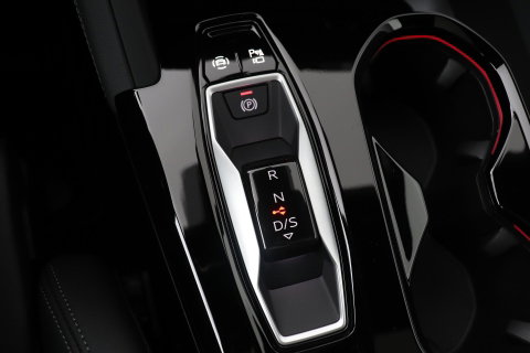 Audi Q5 Sportback Quattro S edition Competition | B&O | Passenger Display | Trekhaak | Luchtvering | Panoramadak | 360° Camera | 21 Inch | ACC