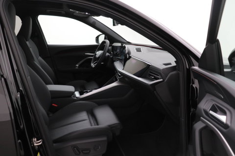 Audi Q5 Sportback Quattro S edition Competition | B&O | Passenger Display | Trekhaak | Luchtvering | Panoramadak | 360° Camera | 21 Inch | ACC