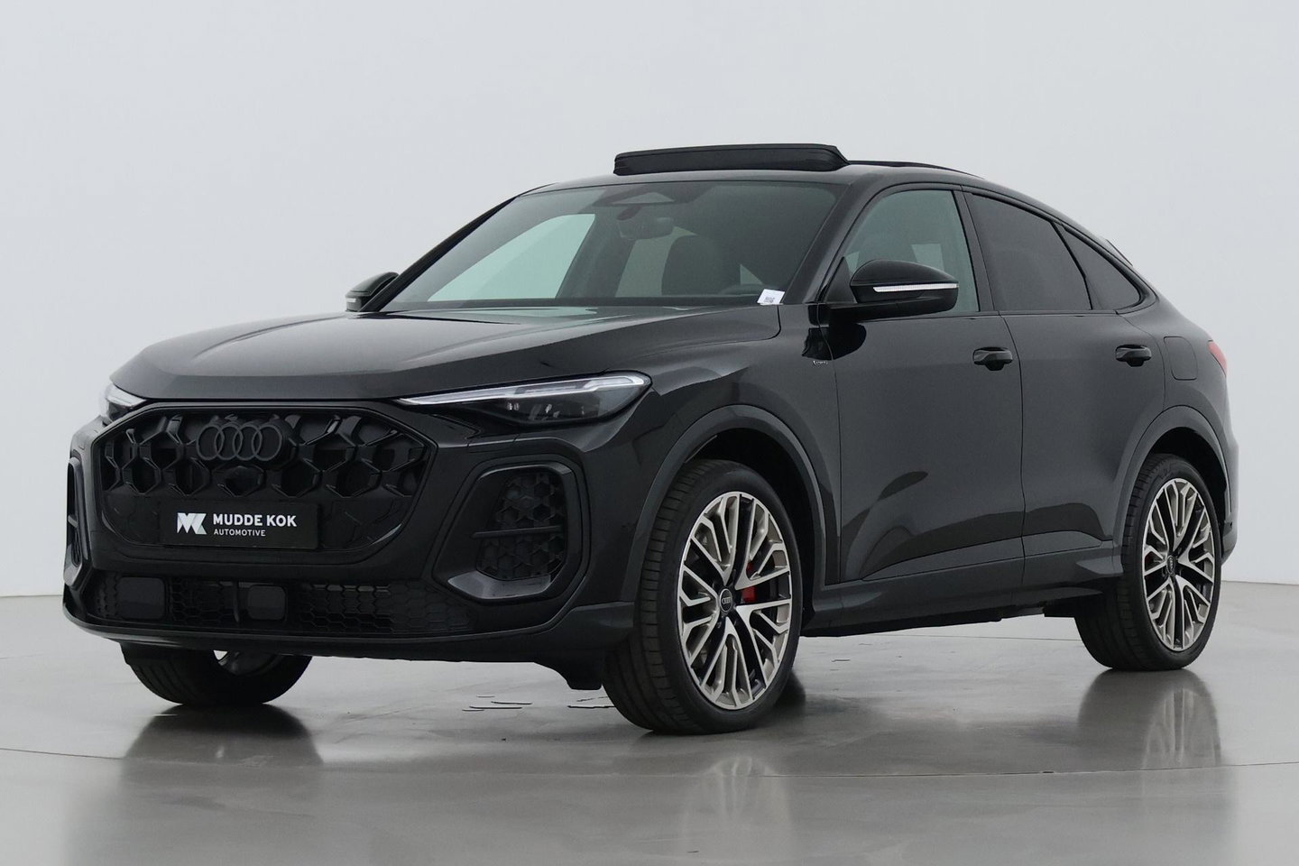 Audi Q5 Sportback Quattro S edition Competition | B&O | Passenger Display | Trekhaak | Luchtvering | Panoramadak | 360° Camera | 21 Inch | ACC