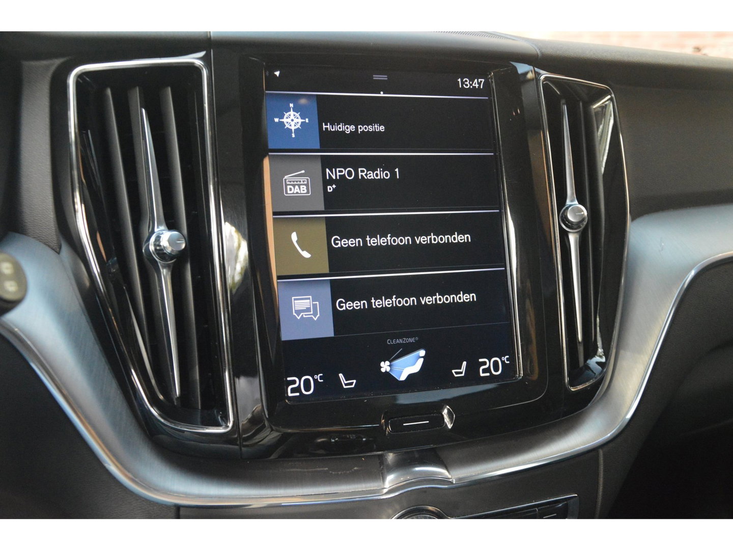 Volvo XC60 T5 Momentum| Trekhaak 2.400 KG | Leer | Keyless | Perfect onderhouden |