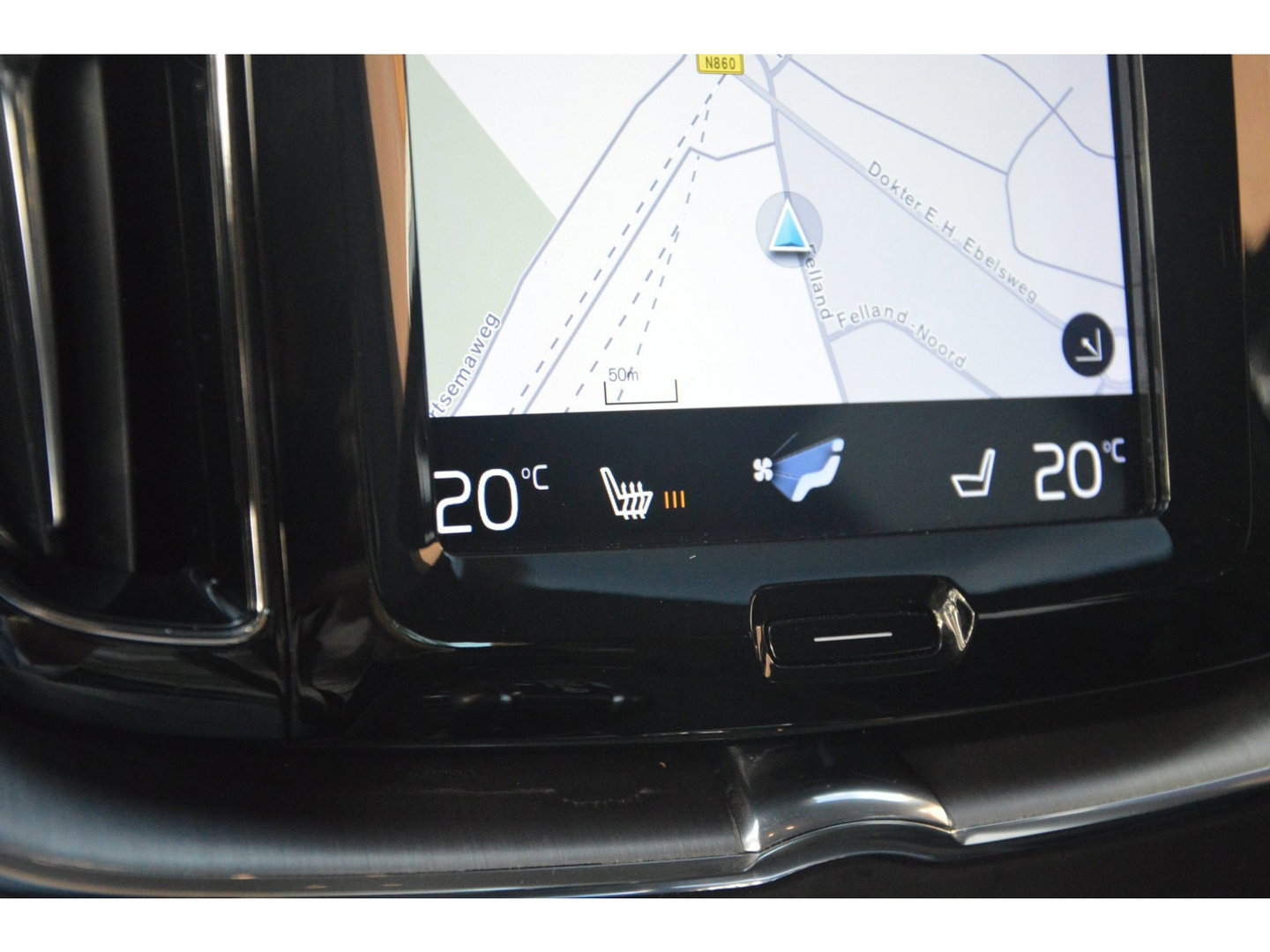 Volvo XC60 T5 Momentum| Trekhaak 2.400 KG | Leer | Keyless | Perfect onderhouden |
