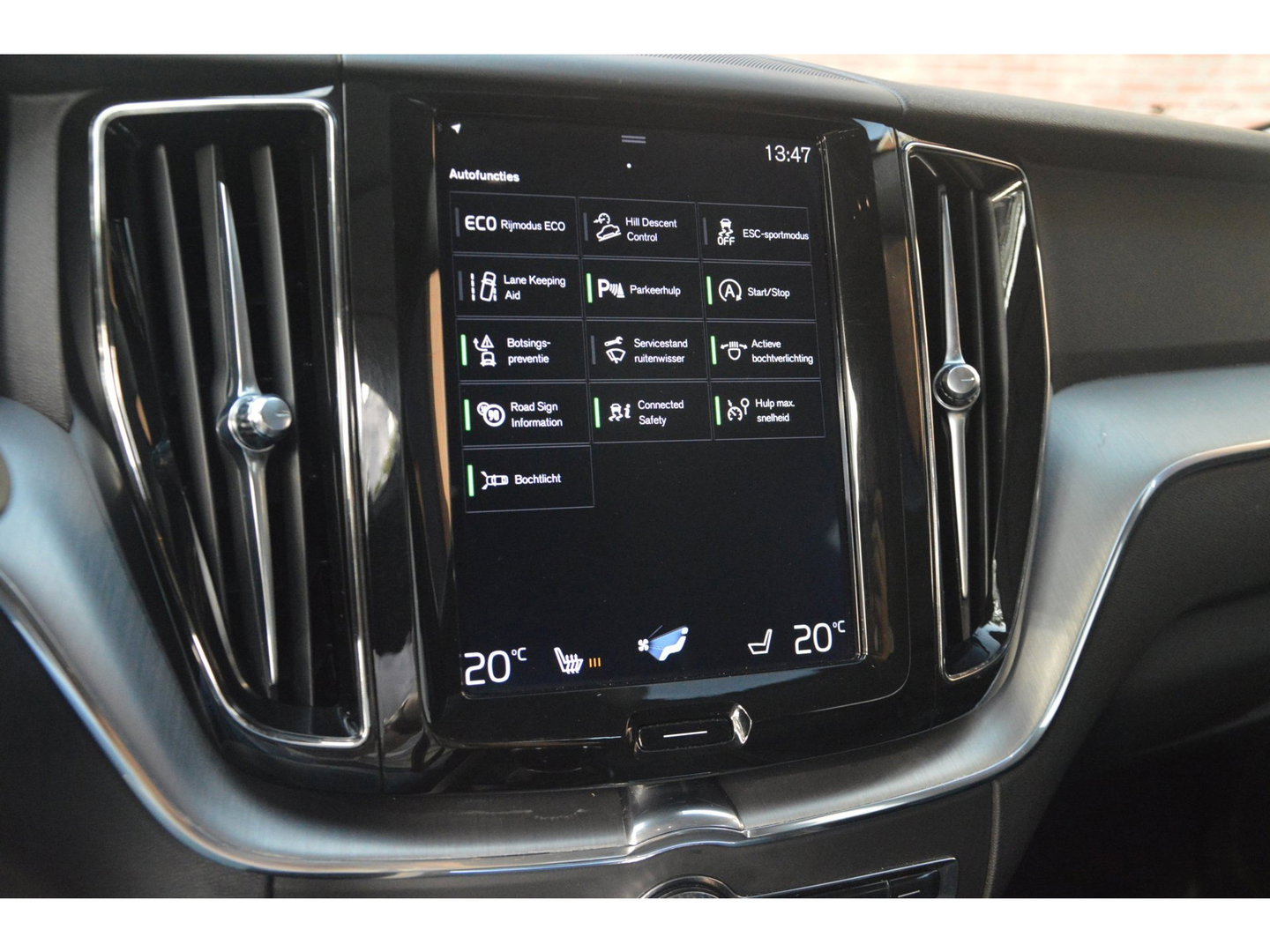 Volvo XC60 T5 Momentum| Trekhaak 2.400 KG | Leer | Keyless | Perfect onderhouden |