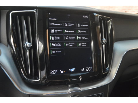 Volvo XC60 T5 Momentum| Trekhaak 2.400 KG | Leer | Keyless | Perfect onderhouden |